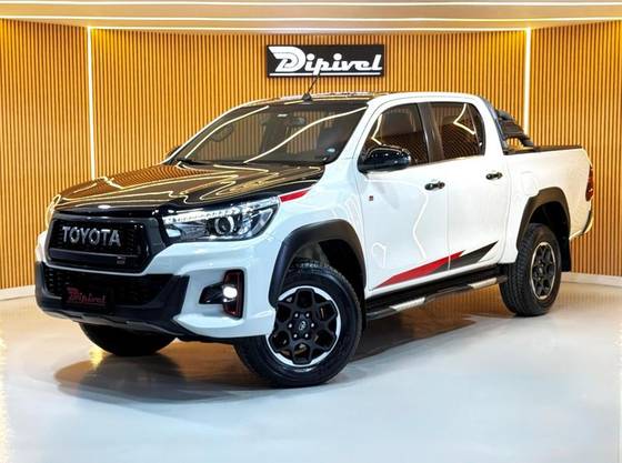 TOYOTA HILUX 2.8 GR SPORT 4X4 CD 16V DIESEL 4P AUTOMÁTICO